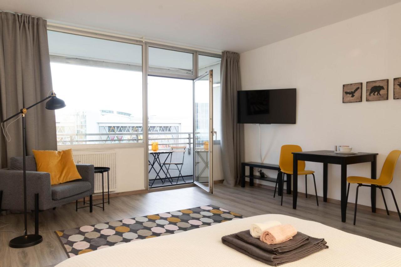 Apartment Bright - Central - Balcony - Tradefair Neuss Zewnętrze zdjęcie